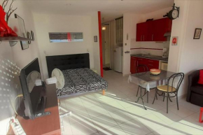 Studio 26, Héliopolis E au village naturiste